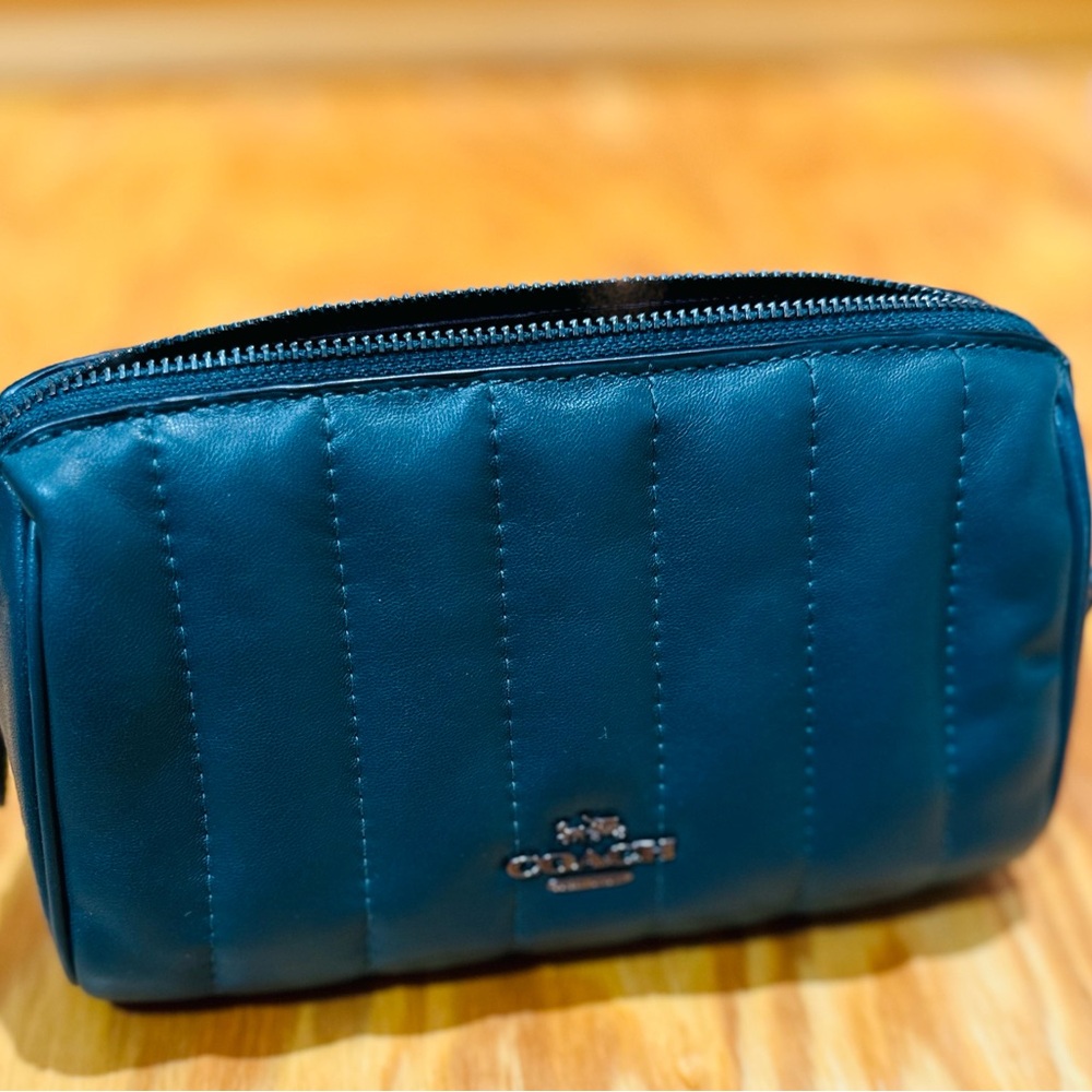 COACH COSMETIC CASE 17 IN QUILTED PUFFY LEATHER
